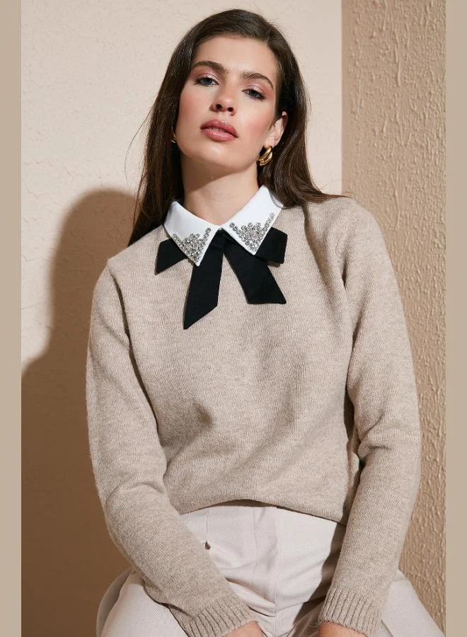 ليلا Lela Premium Regular Fit Shirt Collar Soft Textured Sweater with Bow Detail and Rhinestones Women's SWEATER 680KZ00035